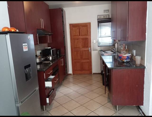 2 BEDROOM TOWNHOUSE FOR SALE IN ALBERTSDAL